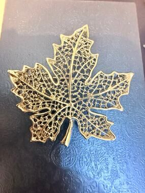 Vintage Sarah Coventry Gold Tone Openwork Maple Leaf Brooch
